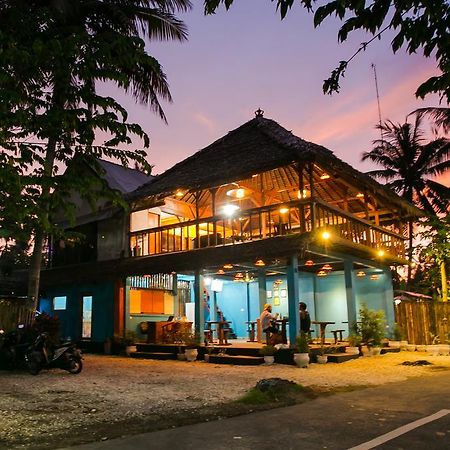 نوسا بينيدا Full Moon Hostel المظهر الخارجي الصورة