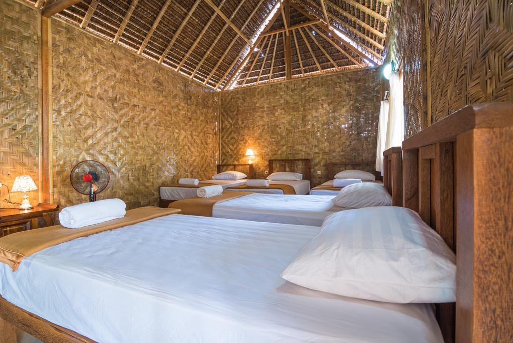 نوسا بينيدا Full Moon Hostel الغرفة الصورة