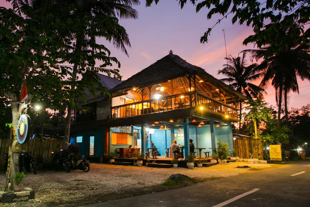 نوسا بينيدا Full Moon Hostel المظهر الخارجي الصورة