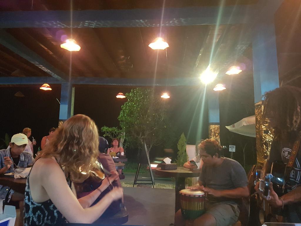 نوسا بينيدا Full Moon Hostel المظهر الخارجي الصورة